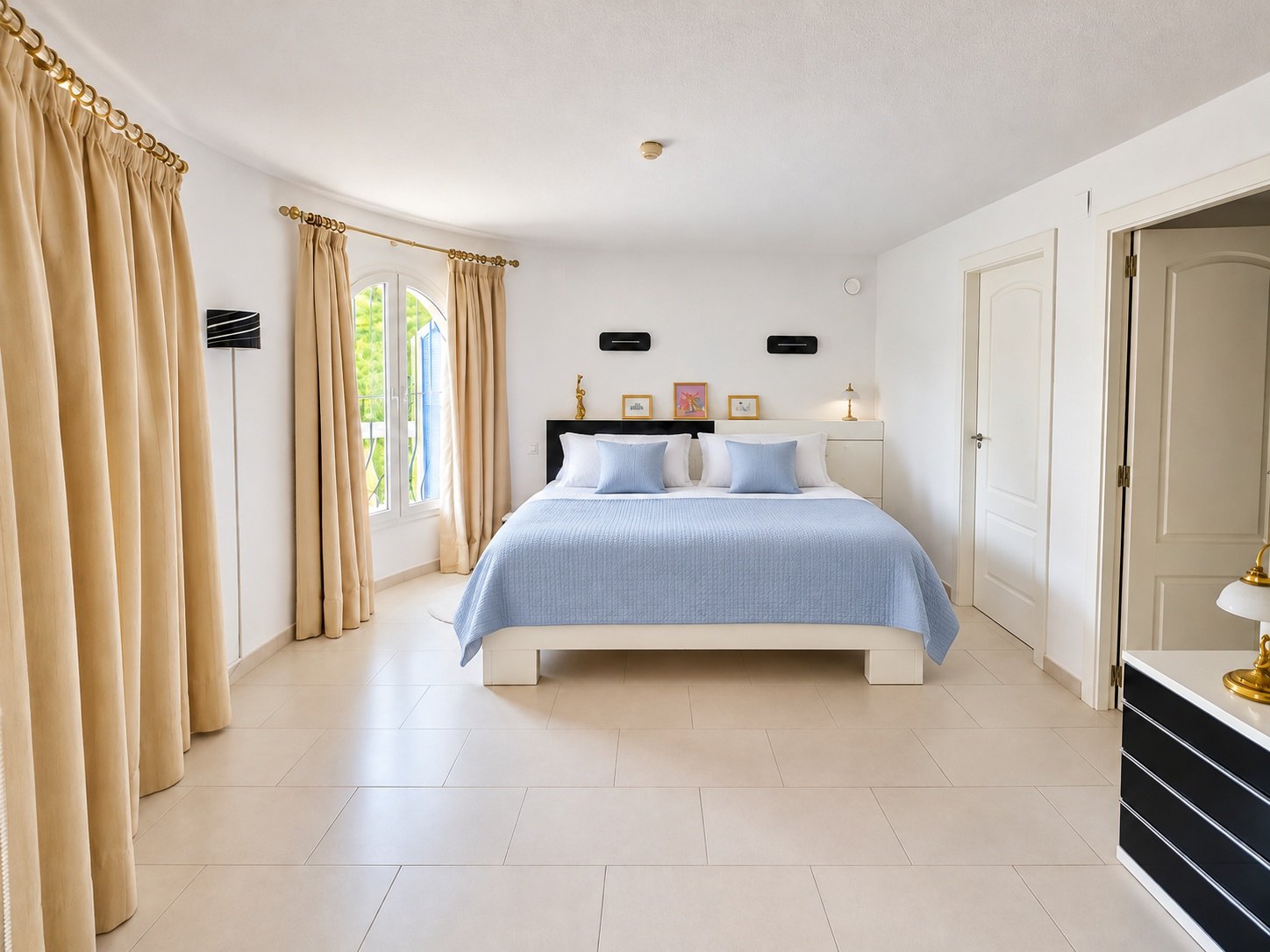 Villa en Cumbres del Sol · Fresnos · 5
